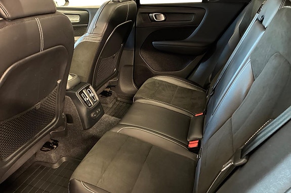 Volvo XC40 14 of 22