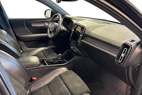 Volvo XC40 7 of 22