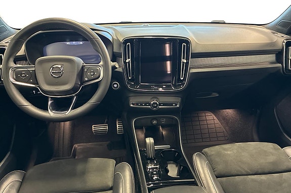 Volvo XC40 12 of 22