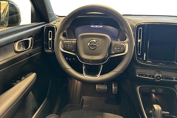 Volvo XC40 11 of 22