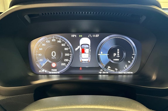 Volvo XC40 13 of 22