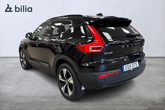 Volvo XC40 2 of 22