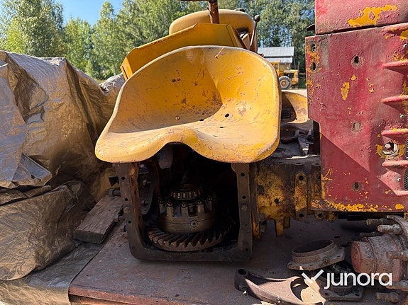 Parti med delar till Volvo BM Boxer 13 of 30