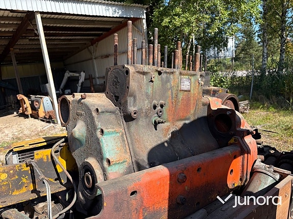 Parti med delar till Volvo BM Boxer 24 of 30