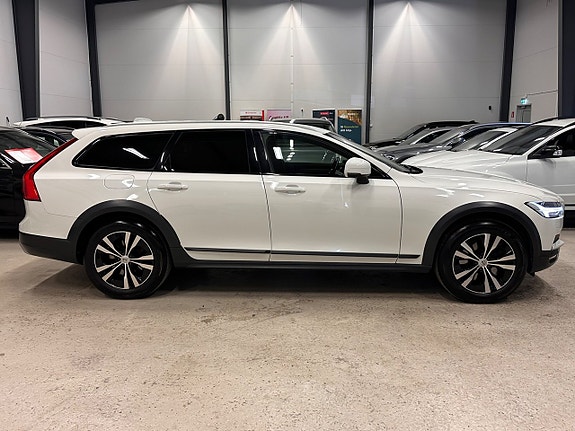 Volvo V90 Cross Country 4 of 30