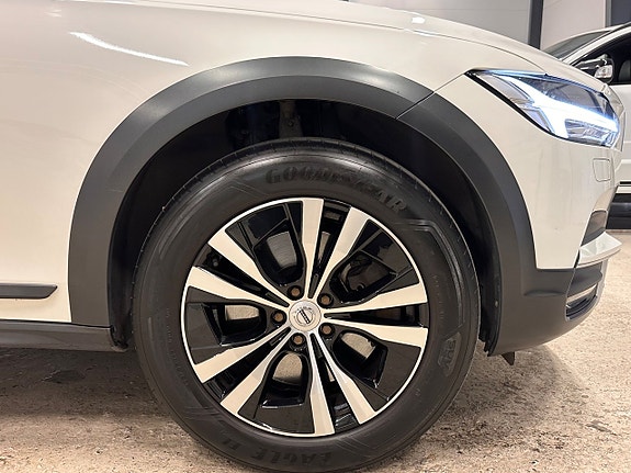 Volvo V90 Cross Country 8 of 30