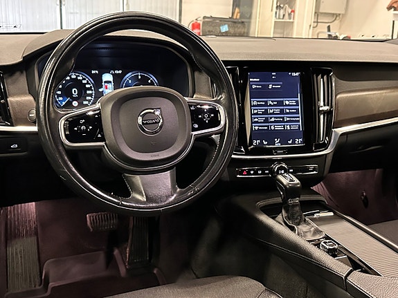 Volvo V90 Cross Country 18 of 30