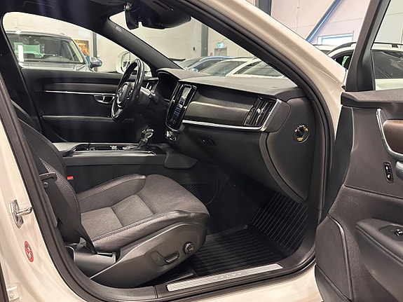 Volvo V90 Cross Country 16 of 30
