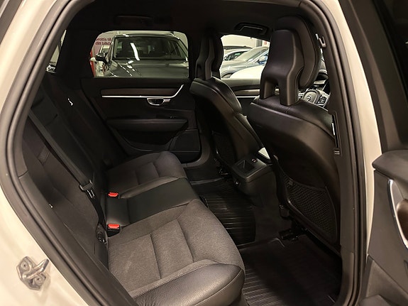 Volvo V90 Cross Country 12 of 30
