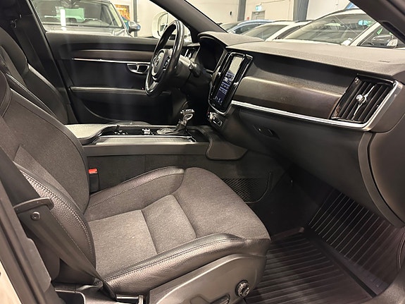 Volvo V90 Cross Country 14 of 30