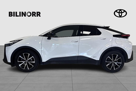 Toyota C-HR 4 of 12