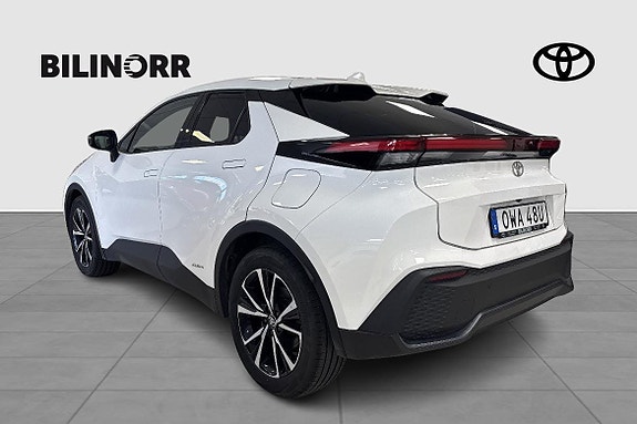 Toyota C-HR 3 of 12