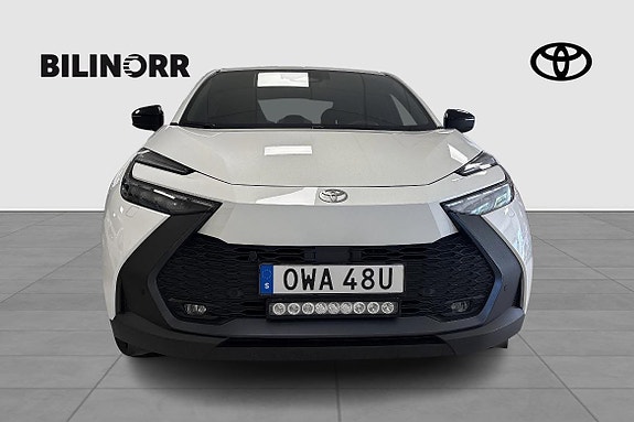 Toyota C-HR 6 of 12