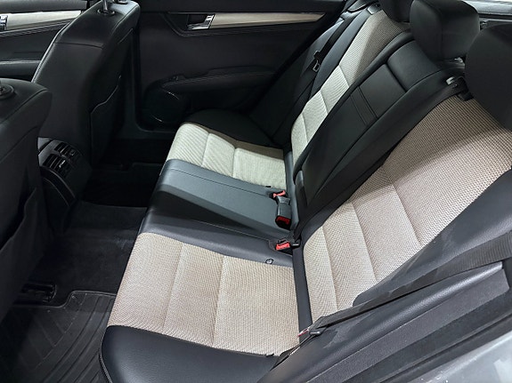 Mercedes-Benz C180 13 of 23