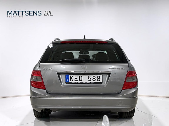 Mercedes-Benz C180 16 of 23
