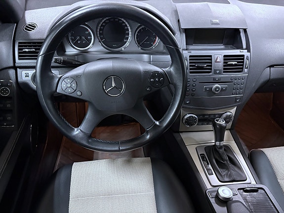 Mercedes-Benz C180 9 of 23