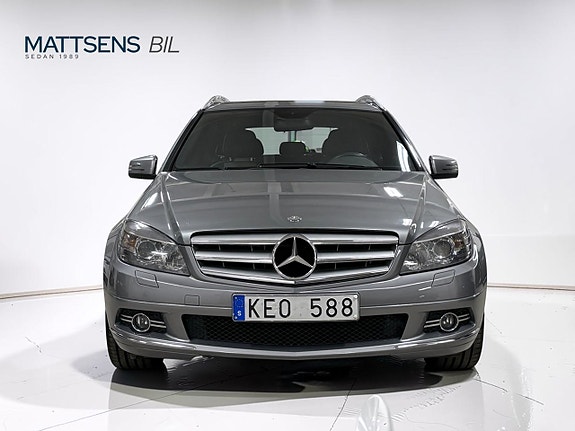 Mercedes-Benz C180 2 of 23