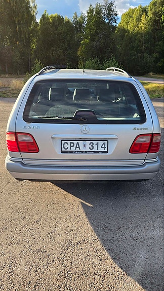 Mercedes-Benz E280 8 of 9
