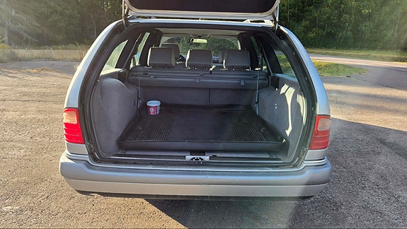 Mercedes-Benz E280 7 of 9