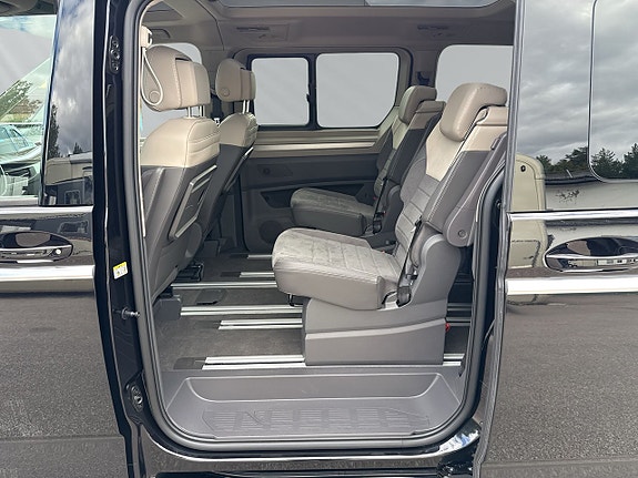 Volkswagen Multivan 7 of 20
