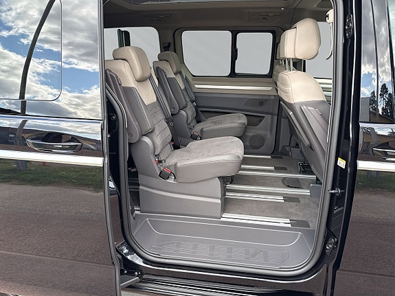 Volkswagen Multivan 14 of 20