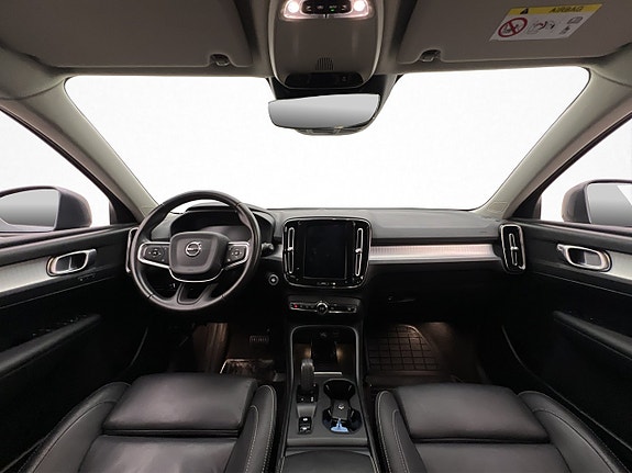 Volvo XC40 12 of 30