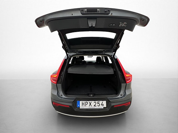 Volvo XC40 10 of 30