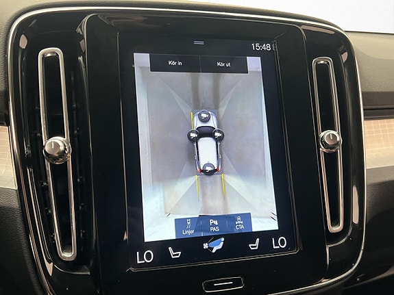 Volvo XC40 17 of 30