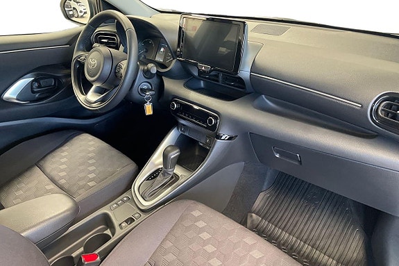 Toyota Yaris 7 of 21