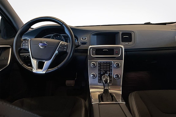Volvo V60 Cross Country 8 of 16
