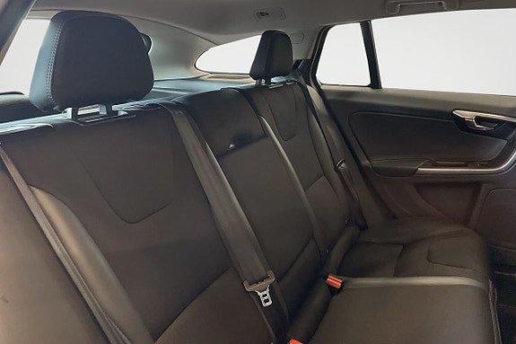 Volvo V60 Cross Country 10 of 16
