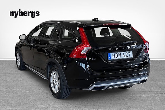 Volvo V60 Cross Country 3 of 16