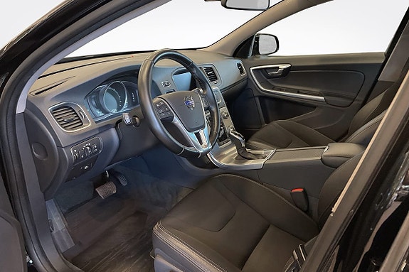 Volvo V60 Cross Country 6 of 16