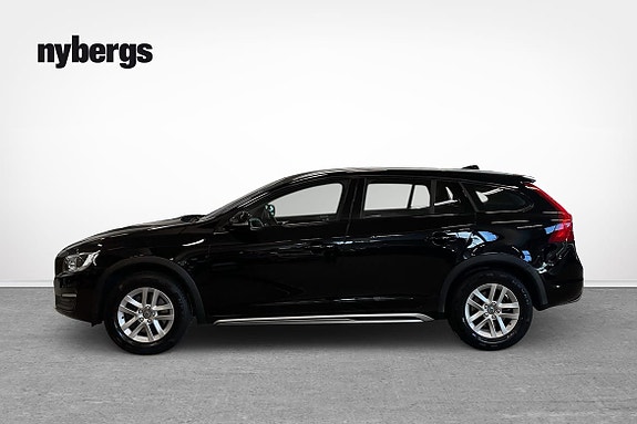 Volvo V60 Cross Country 2 of 16