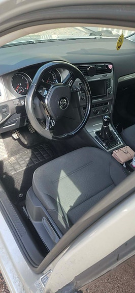 Volkswagen Golf VII 8 of 10