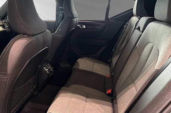 Volvo XC40 8 of 30