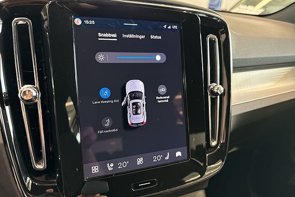 Volvo XC40 24 of 30