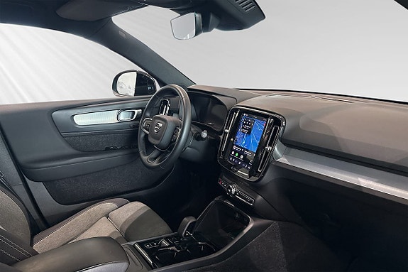 Volvo XC40 10 of 30