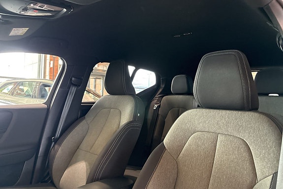 Volvo XC40 17 of 30