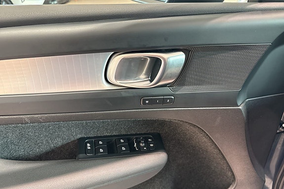 Volvo XC40 21 of 30