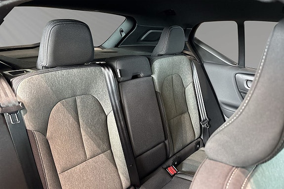 Volvo XC40 11 of 30