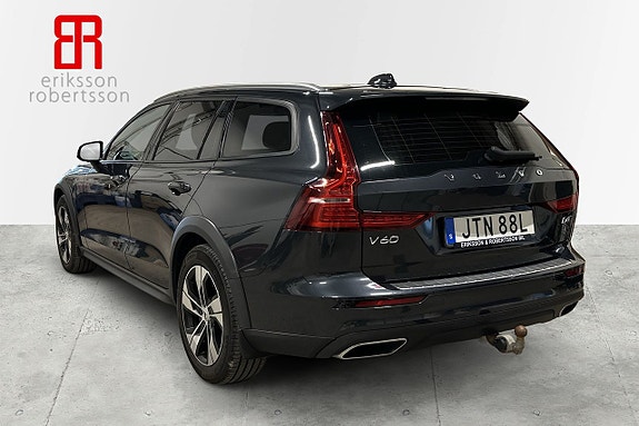 Volvo V60 Cross Country 3 of 6