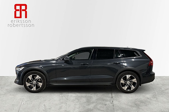 Volvo V60 Cross Country 2 of 6