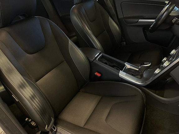 Volvo XC60 11 of 14