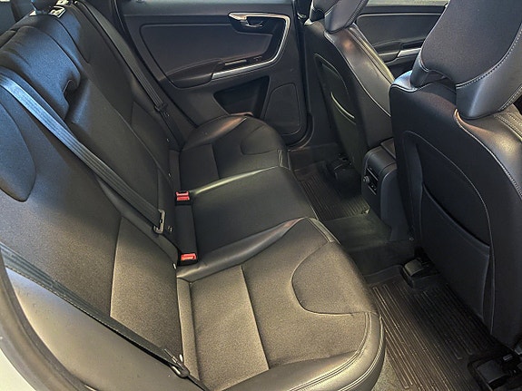 Volvo XC60 12 of 14