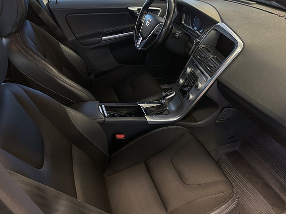 Volvo XC60 10 of 14