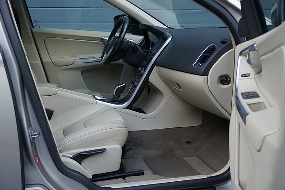 Volvo XC60 19 of 30