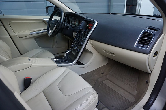 Volvo XC60 18 of 30