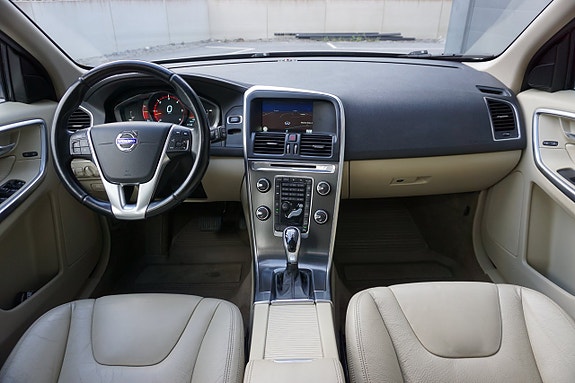 Volvo XC60 2 of 30