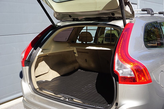 Volvo XC60 13 of 30